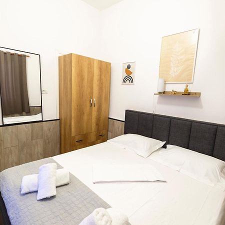 Tiny Cute Studio Near The City Center - 5 Min Walk Tiranë Ngoại thất bức ảnh